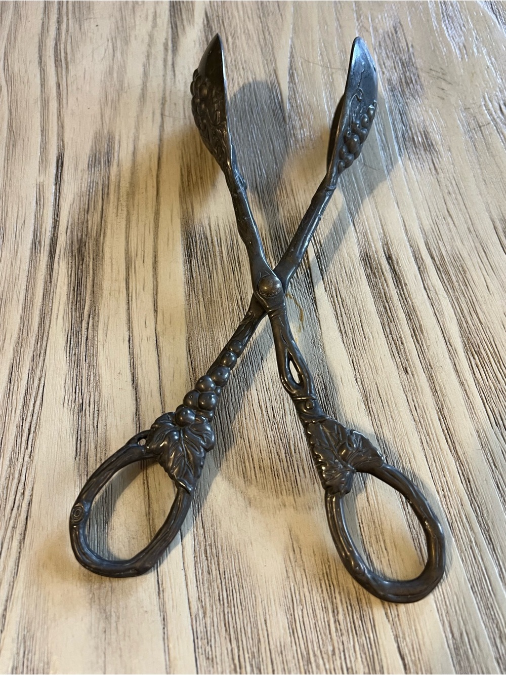 Arthur Court Grape Salad Tongs Cast Aluminum Serving Utensil 2002 Vintage